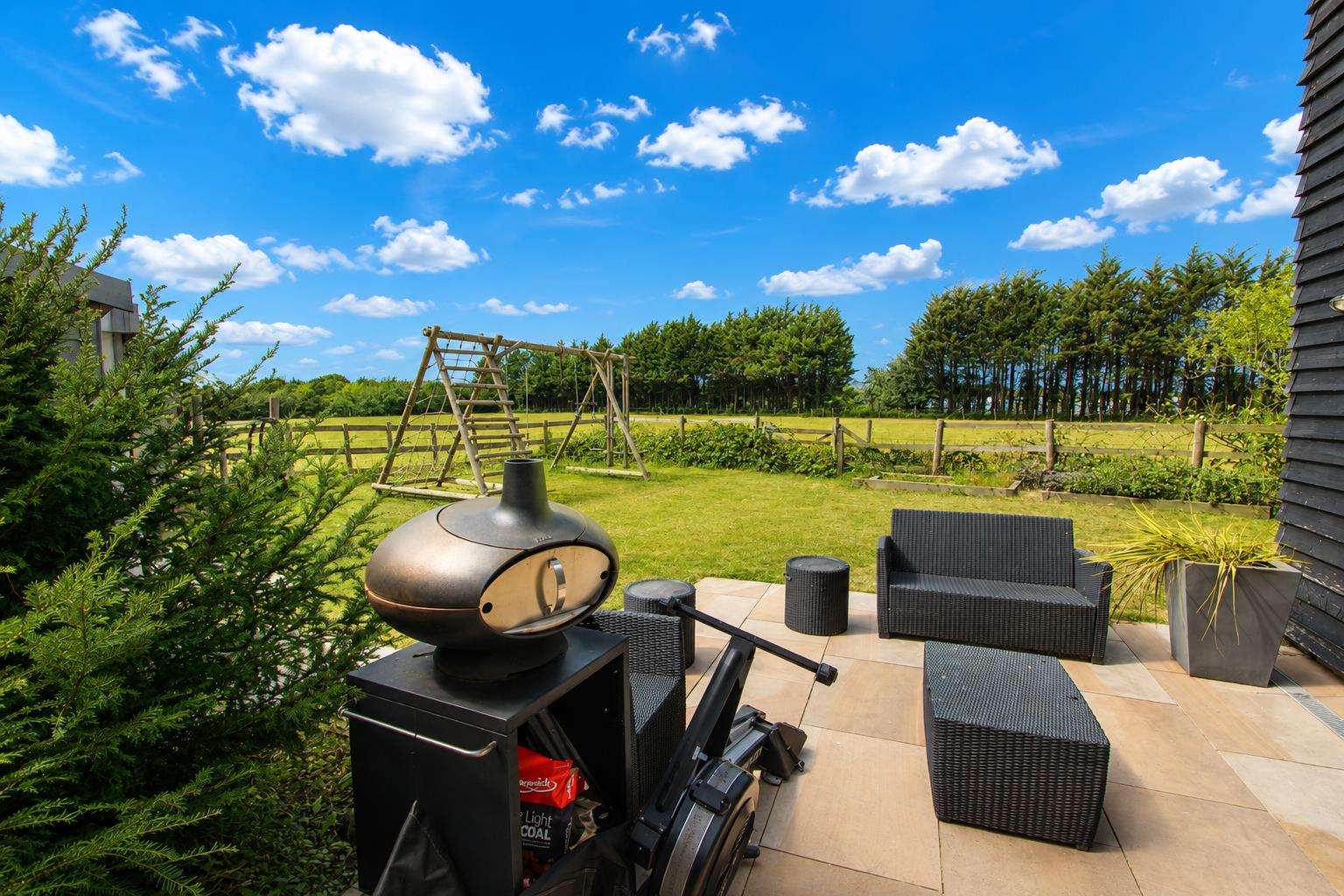 3 bed property in Telegraph Track, Carshalton